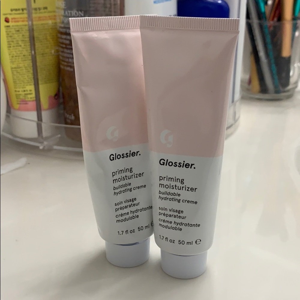 Priming moisturizer tubes